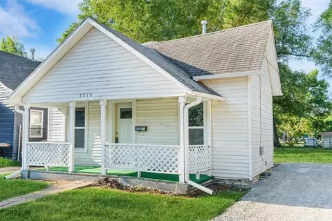 2519 Maple St, Des Moines, IA 50317