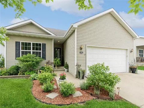 2506 Shady Lane Dr, Norwalk, IA 50211