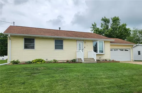 314 W Jackson St, Knoxville, IA 50138