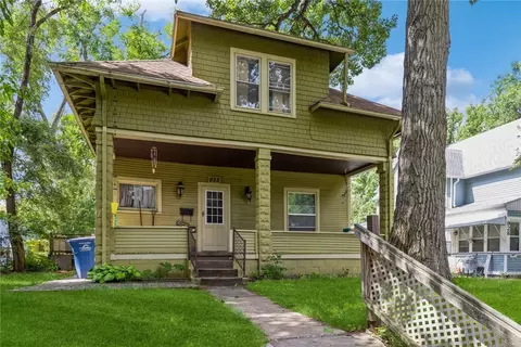 922 Clinton Ave, Des Moines, IA 50313