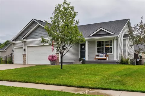 5829 NW 52nd St, Johnston, IA 50131