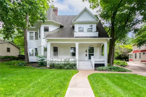 2830 Ridge Rd, Des Moines, IA 50312