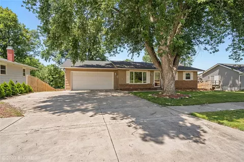 209 N M St, Indianola, IA 50125