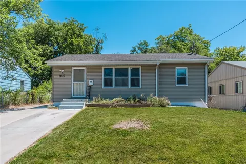 1523 E 17th St, Des Moines, IA 50316
