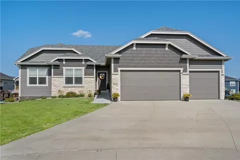 3709 NW Applewood Ct, Ankeny, IA 50023