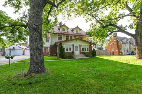 672 Polk Blvd, Des Moines, IA 50312