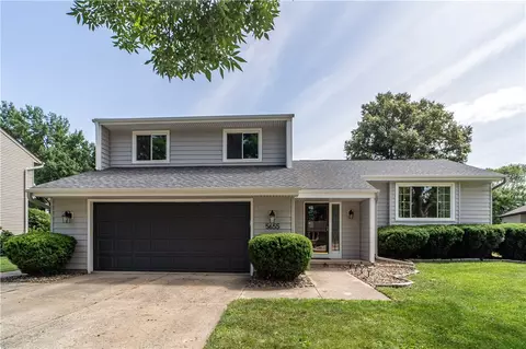 5655 Lakepoint Cir, Johnston, IA 50131