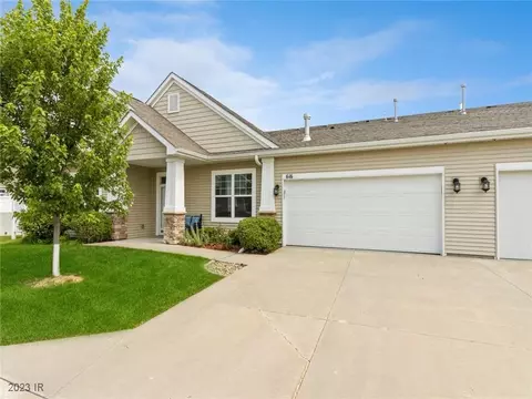 616 Sienna Ridge Dr, West Des Moines, IA 50266
