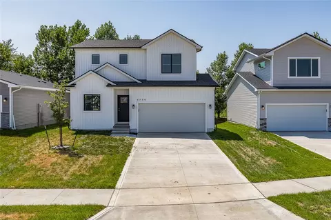 4736 167th St, Urbandale, IA 50323