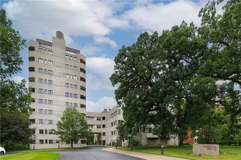 3920 Grand Ave #700, Des Moines, IA 50312