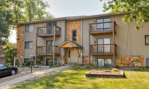 9553 University Ave #8, Clive, IA 50325