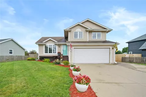 1329 Casady Dr, Norwalk, IA 50211