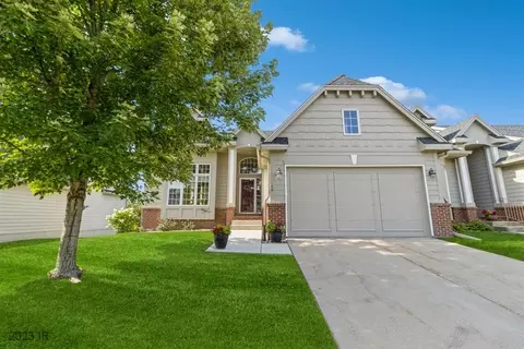 6980 Cody Dr #49, West Des Moines, IA 50266