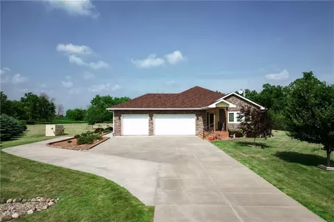 2292 Umbrella Pl, Madrid, IA 50156