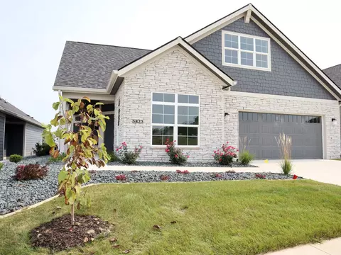 5823 NW 90th St, Johnston, IA 50131