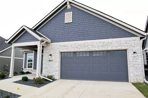 5827 NW 90th St, Johnston, IA 50131