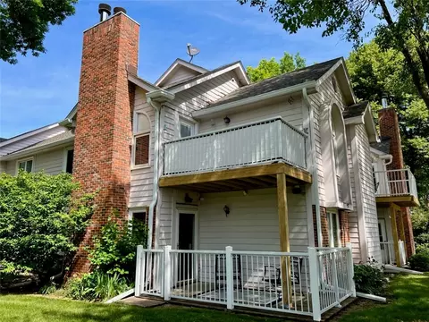 5220 Boulder Dr #6, West Des Moines, IA 50265