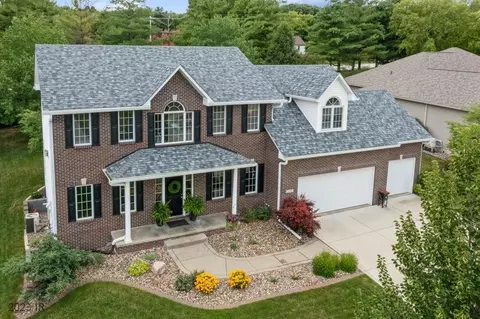 7630 Ashley Cir, Johnston, IA 50131