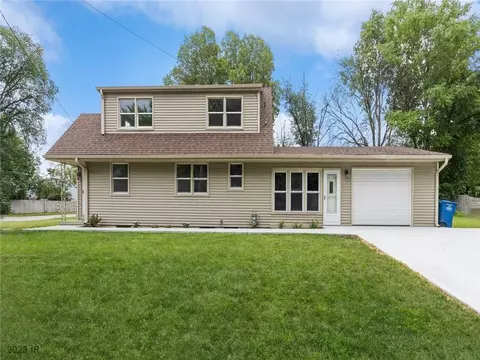 5926 Hickman Rd, Des Moines, IA 50322