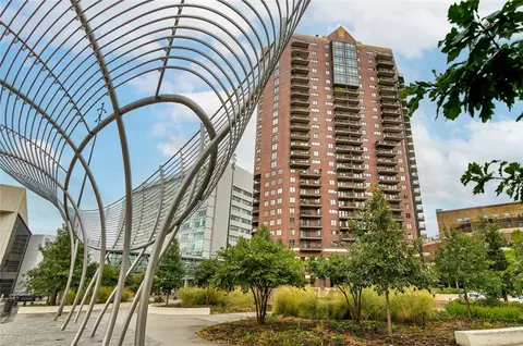 300 Walnut St #1908, Des Moines, IA 50309