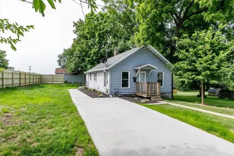 904 Lewis Ave, Des Moines, IA 50315