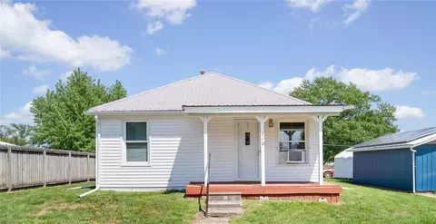510 NE 1st St, Melcher Dallas, IA 50163