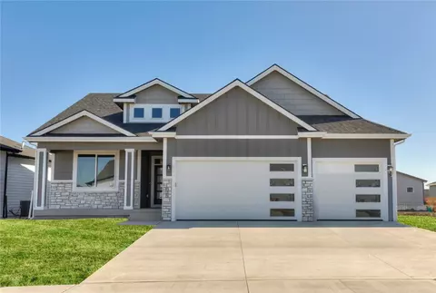 725 NE Country Meadow Dr, Ankeny, IA 50021