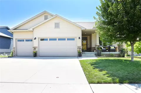 1675 Hannah Ln, Waukee, IA 50263