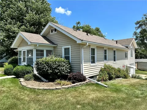 302 E 12th St N, Newton, IA 50208