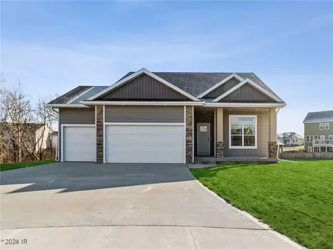 302 Magnolia Pt, Winterset, IA 50273