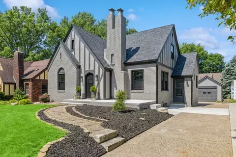 2212 40th St, Des Moines, IA 50310