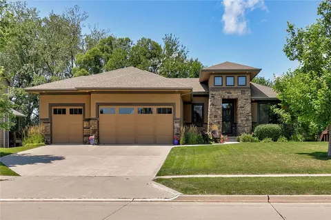 4628 144th St, Urbandale, IA 50323