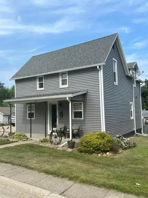 1010 Central St, Tama, IA 52339