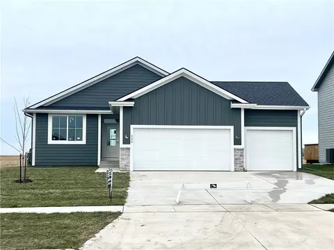 220 13th St NW, Bondurant, IA 50035