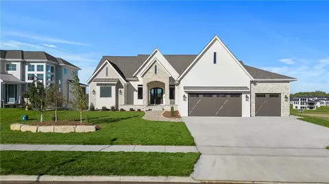 4719 Centennial Blvd, Urbandale, IA 50323