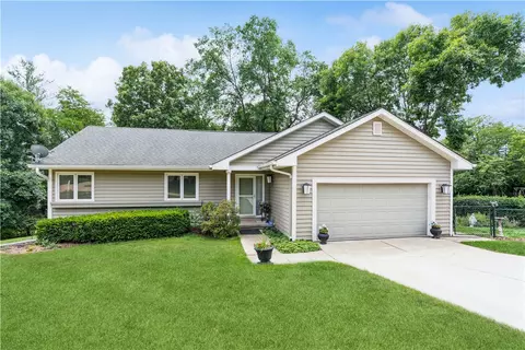 7120 Benton Ct, Urbandale, IA 50322