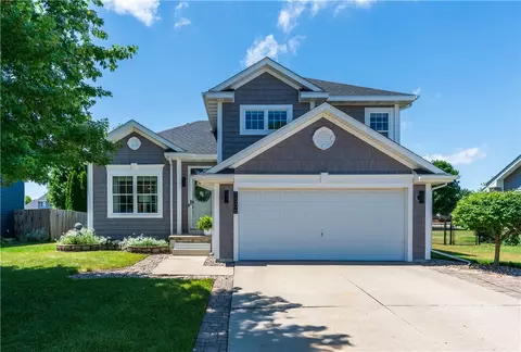 1306 10th Ave SE, Altoona, IA 50009