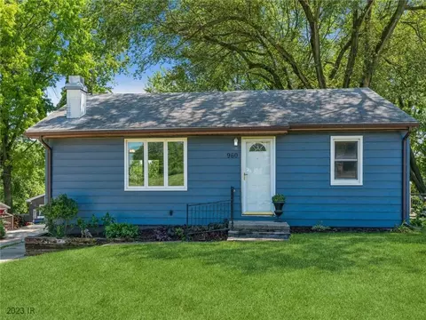 960 Amos Ave, Des Moines, IA 50315