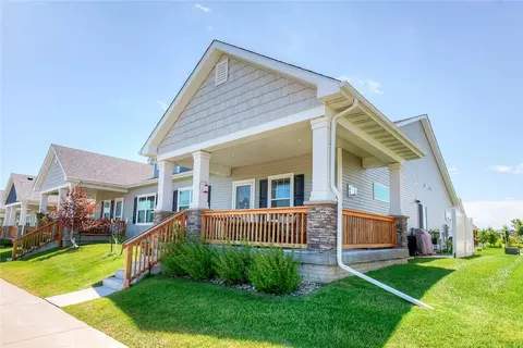 9881 Regatta Ln, Johnston, IA 50131