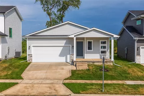 1806 Willow Ct, Norwalk, IA 50211
