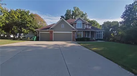 4820 Callaway Ct, Pleasant Hill, IA 50327