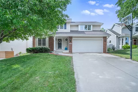 5620 Highland Ct, West Des Moines, IA 50266