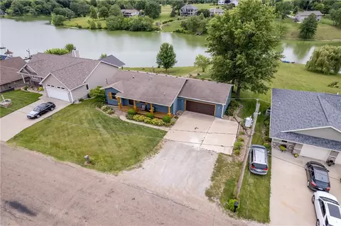 1462 N Shore Dr, Knoxville, IA 50138