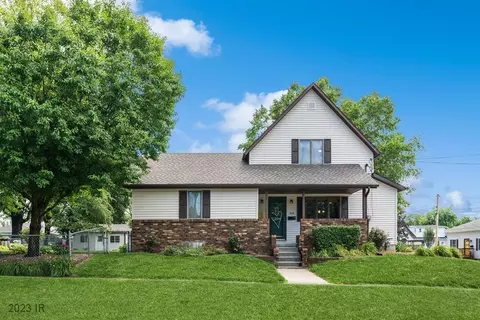 426 1st St S, Newton, IA 50208