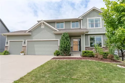 16455 Baxter Dr, Clive, IA 50325