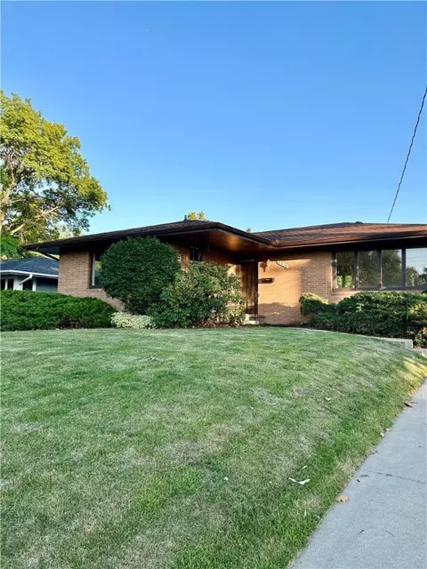 3318 Aurora Ave, Des Moines, IA 50310