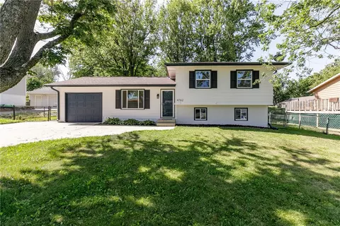 4762 Devlin Dr, Norwalk, IA 50211