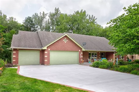 15064 Sheridan Ave, Clive, IA 50325