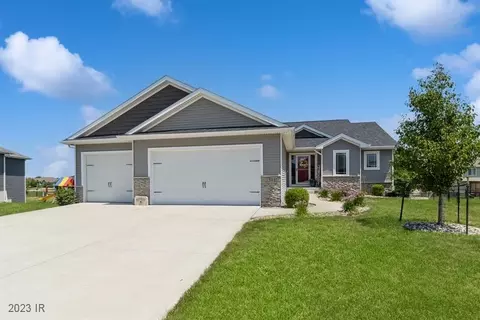 1501 NW Prairie Creek Dr, Grimes, IA 50111