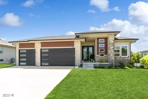 380 NE Bobcat Dr, Waukee, IA 50263